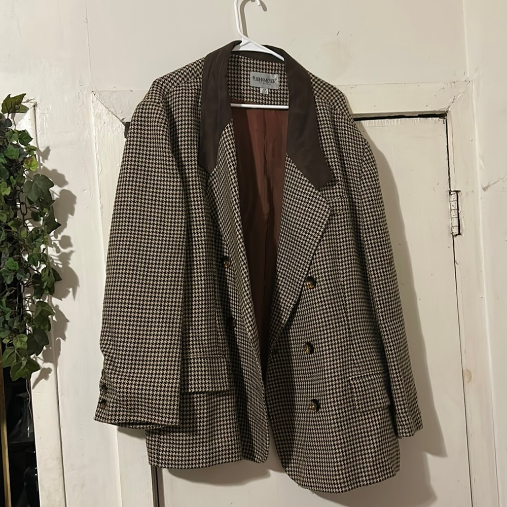 Suede collar size 26w women’s dress suit with skirt